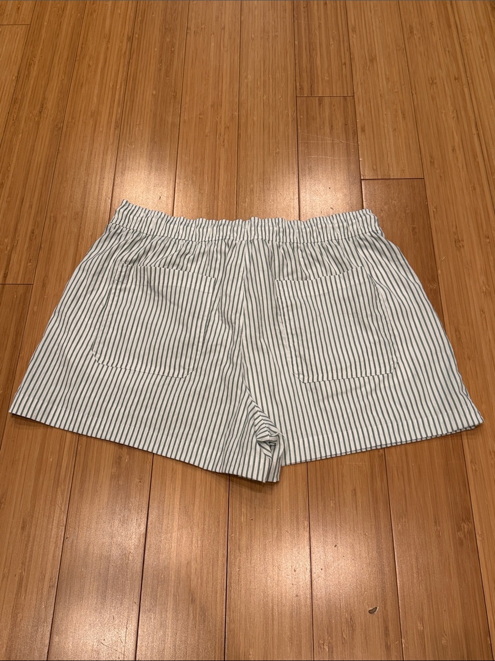 Athleta Midday Mid Rise Poplin Short - Picture 2 of 3